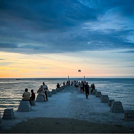 Executives Pantai Seaview Batu Ferringhi 2704 - 2 Bedrooms エクステリア 写真