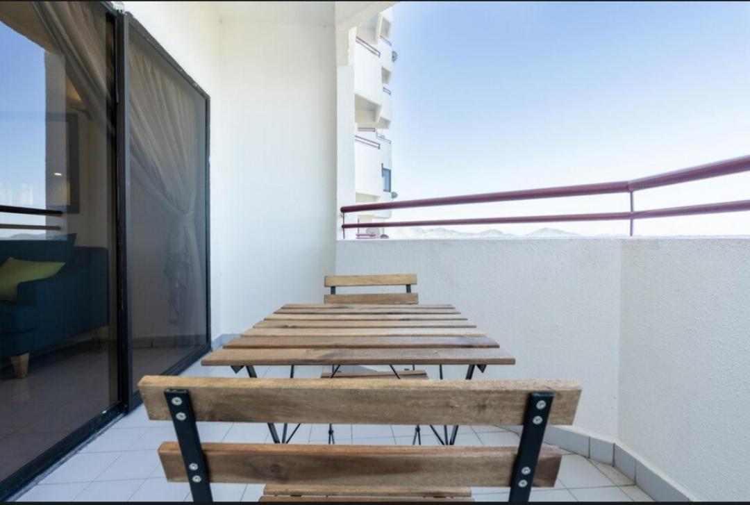 Executives Pantai Seaview Batu Ferringhi 2704 - 2 Bedrooms エクステリア 写真