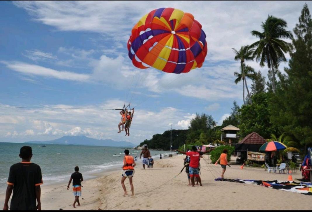 Executives Pantai Seaview Batu Ferringhi 2704 - 2 Bedrooms エクステリア 写真