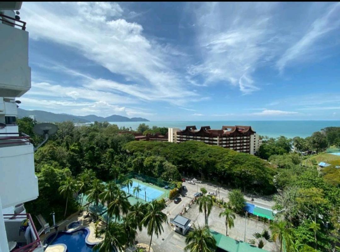 Executives Pantai Seaview Batu Ferringhi 2704 - 2 Bedrooms エクステリア 写真