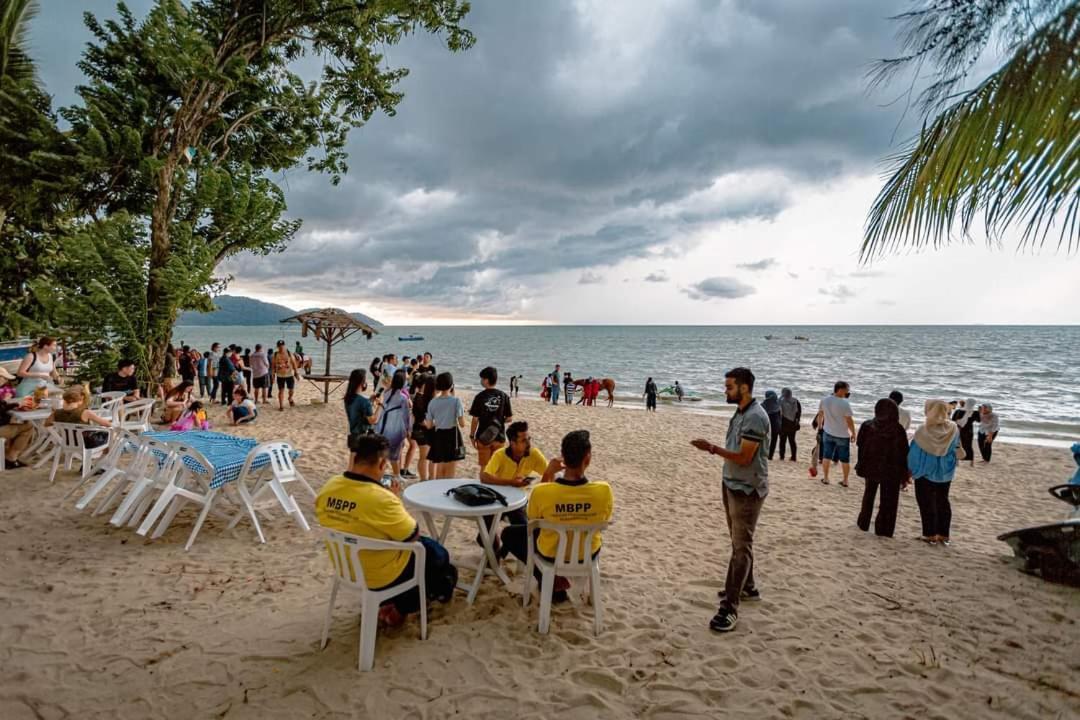 Executives Pantai Seaview Batu Ferringhi 2704 - 2 Bedrooms エクステリア 写真