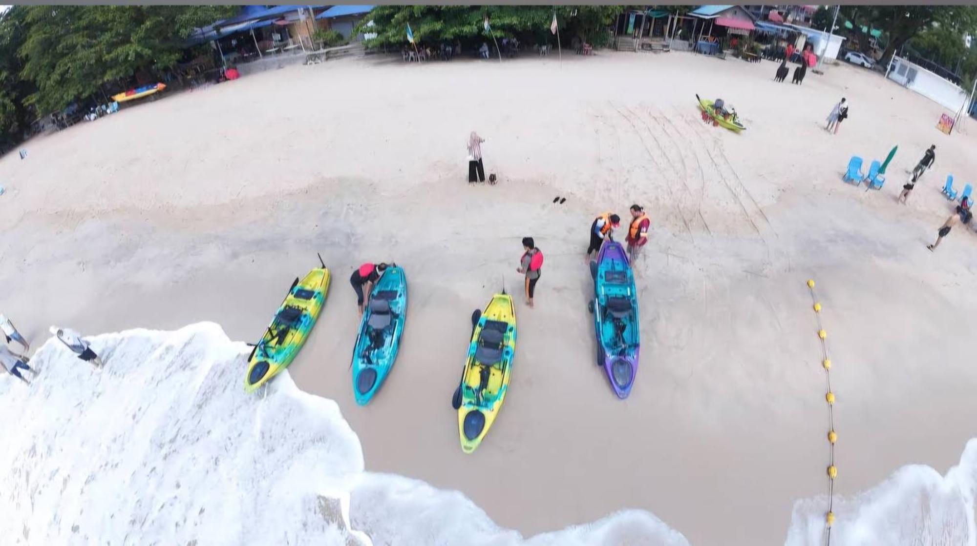 Executives Pantai Seaview Batu Ferringhi 2704 - 2 Bedrooms エクステリア 写真