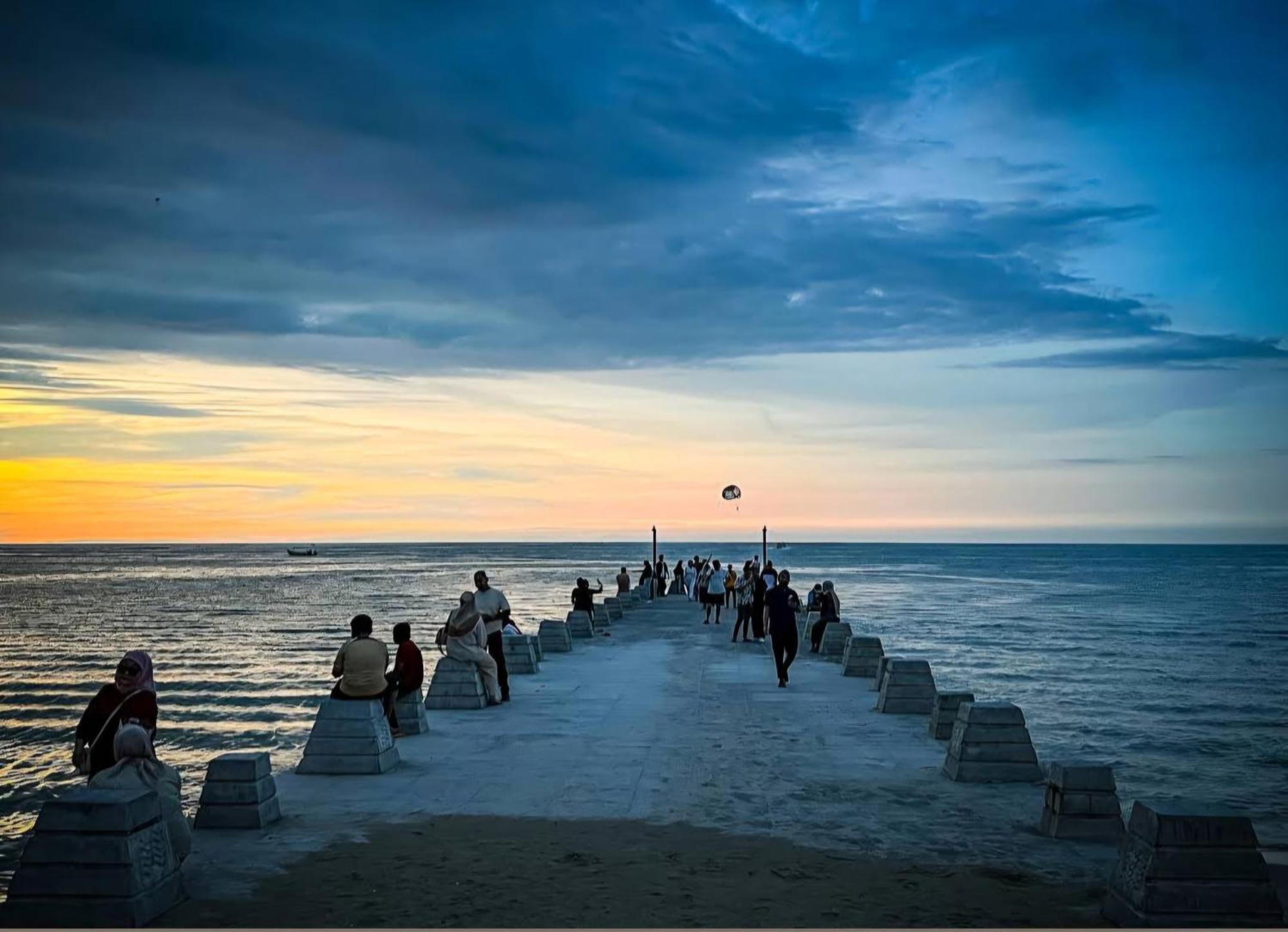 Executives Pantai Seaview Batu Ferringhi 2704 - 2 Bedrooms エクステリア 写真